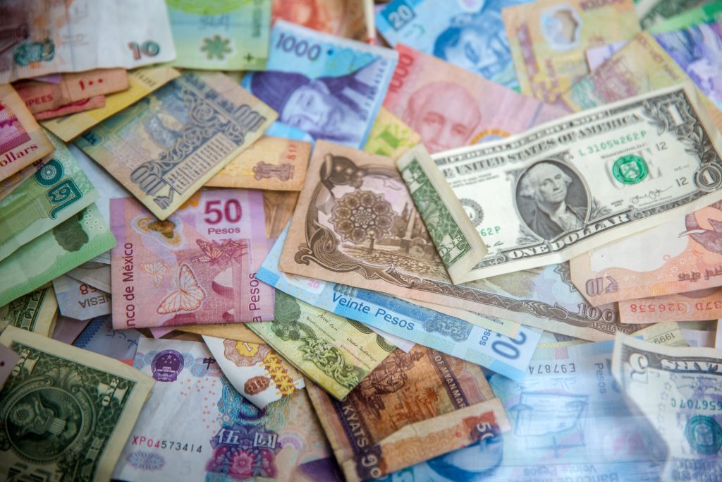 how to avoid travel scams
